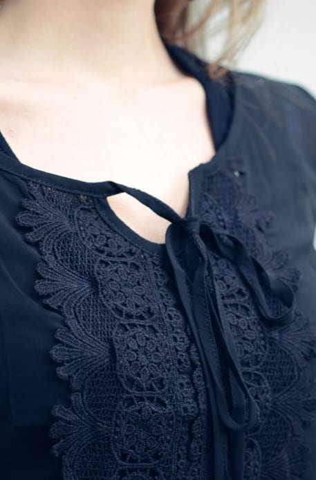Lovely Lace Blouse Black – shoparchief, foto 3