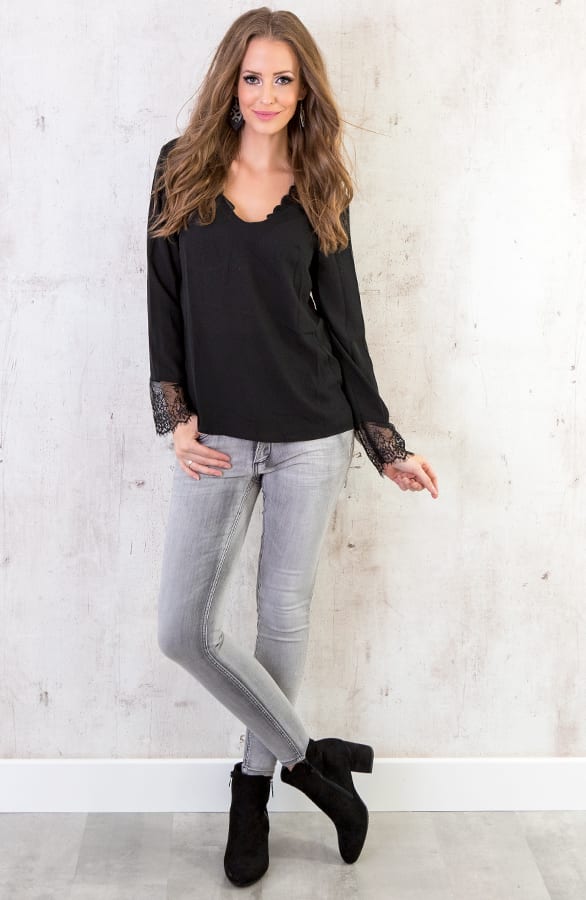 Romance Lace Blouse Zwart – shoparchief, foto 3