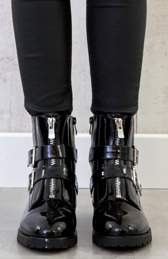 Lack-Stiefeletten mit Schnallen, Shoparchiv, Foto 3