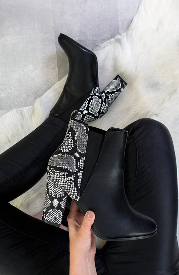 Schlangenprint-Stiefeletten mit Absatz, Shoparchiv, Foto 2