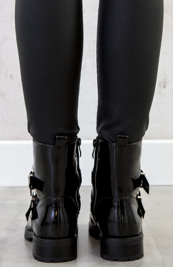 Lack-Stiefeletten mit Schnallen, Shoparchiv, Foto 4