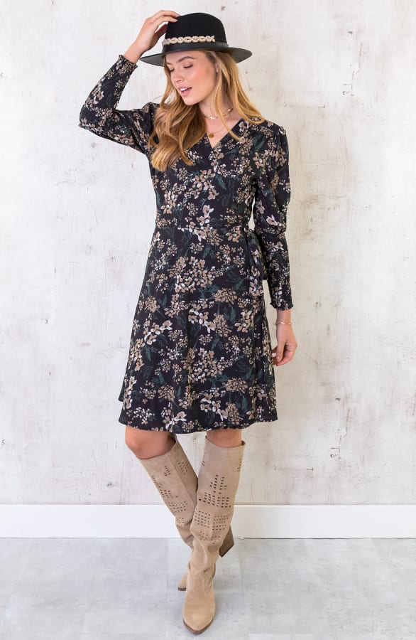 Wikkeljurk Met Bloemen Zwart – shoparchief, foto 1
