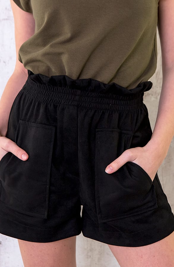 Suedine Short Met Zakken Zwart – shoparchief, foto 1