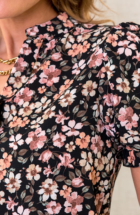Korte Mouwen Bloemen Blouse Zwart – shoparchief, foto 4