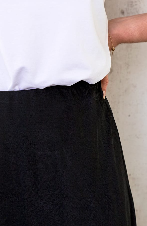Midi Satijnen Rok Zwart – shoparchief, foto 3