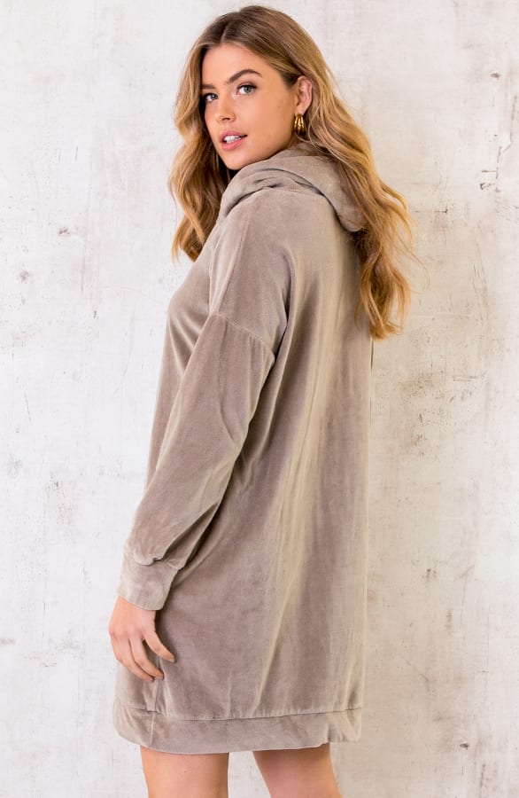 Velvet Jurk Met Capuchon Beige – shoparchief, foto 3