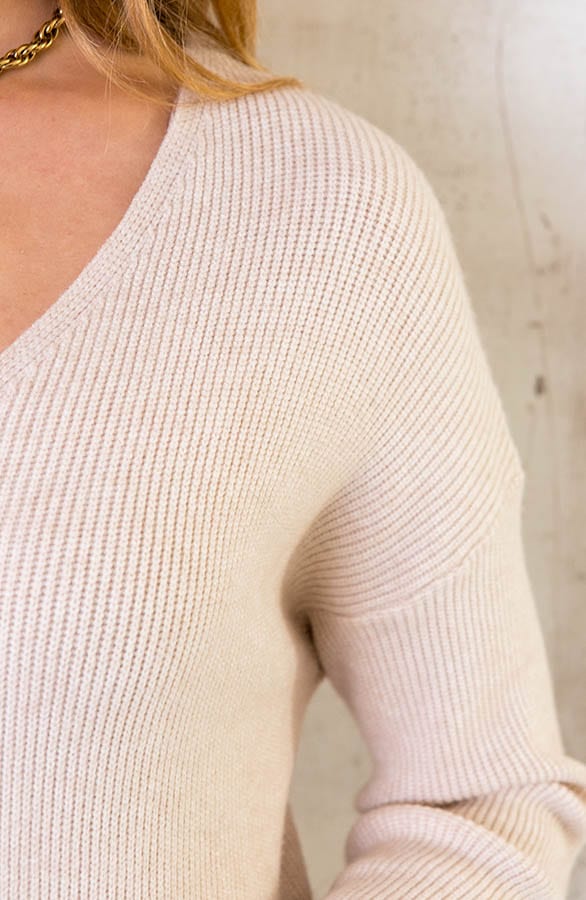 Gebreide Jurk Met V-hals Beige – shoparchief, foto 5