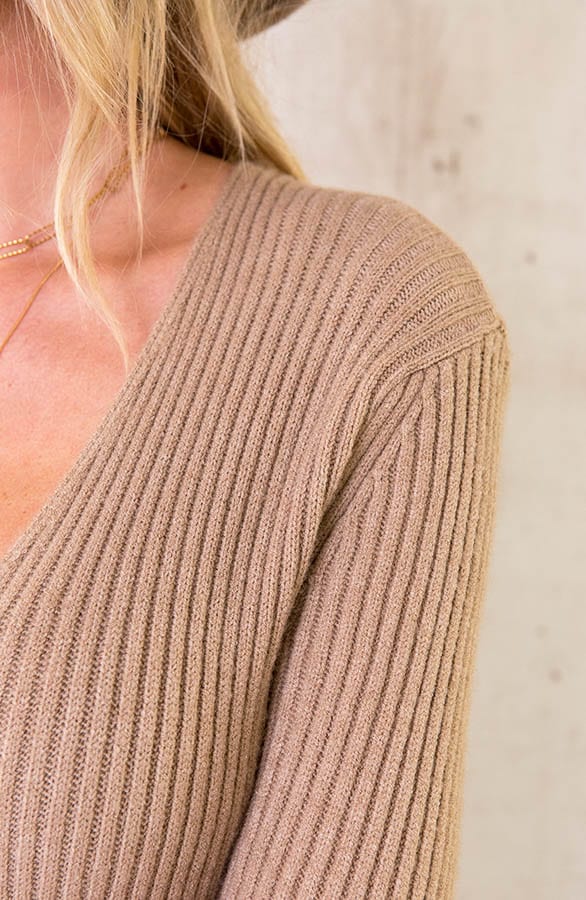 Gebreide V-hals Midi Jurk Taupe – shoparchief, foto 5
