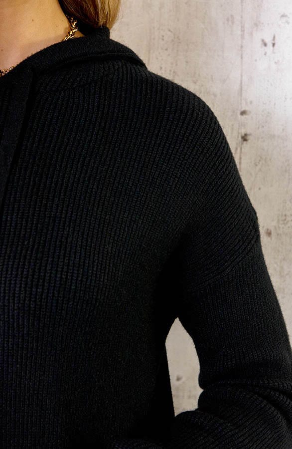 Midi Jurk Met Capuchon Zwart – shoparchief, foto 5