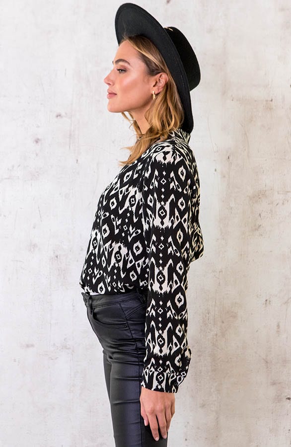 Aztec V-hals Blouse Zwart – shoparchief, foto 2