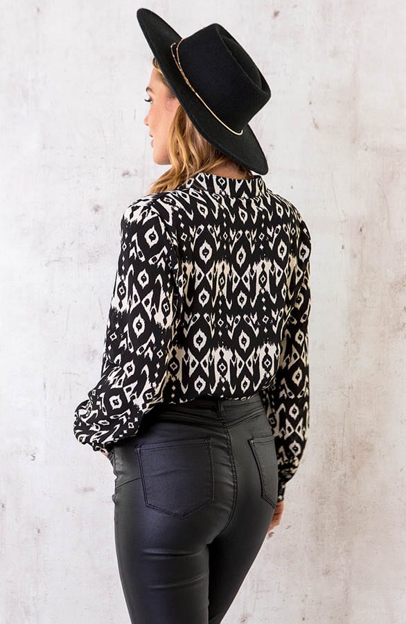 Aztec V-hals Blouse Zwart – shoparchief, foto 3