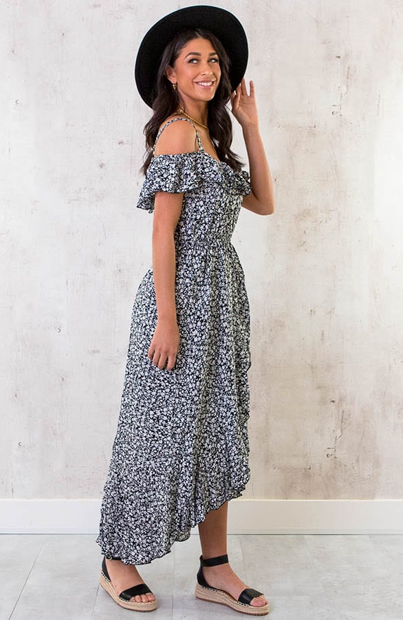 Off Shoulder Maxi Jurk Bloemen Zwart Wit – shoparchief, foto 3