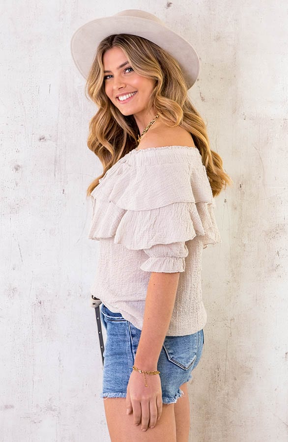 Off Shoulder Ruffle Top Beige – shoparchief, foto 3