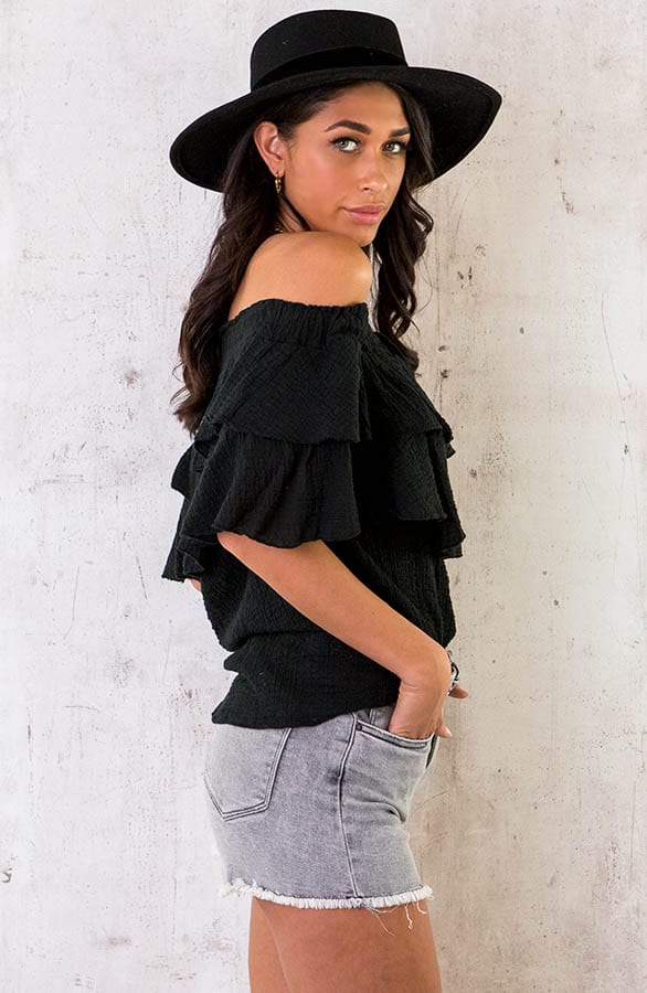 Off Shoulder Ruffle Top Zwart – shoparchief, foto 3