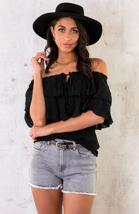 Off Shoulder Ruffle Top Zwart – shoparchief, foto 2