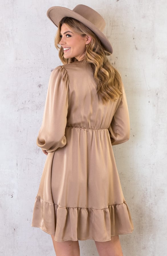 Flawless Ruffle Jurk Camel – shoparchief, foto 5