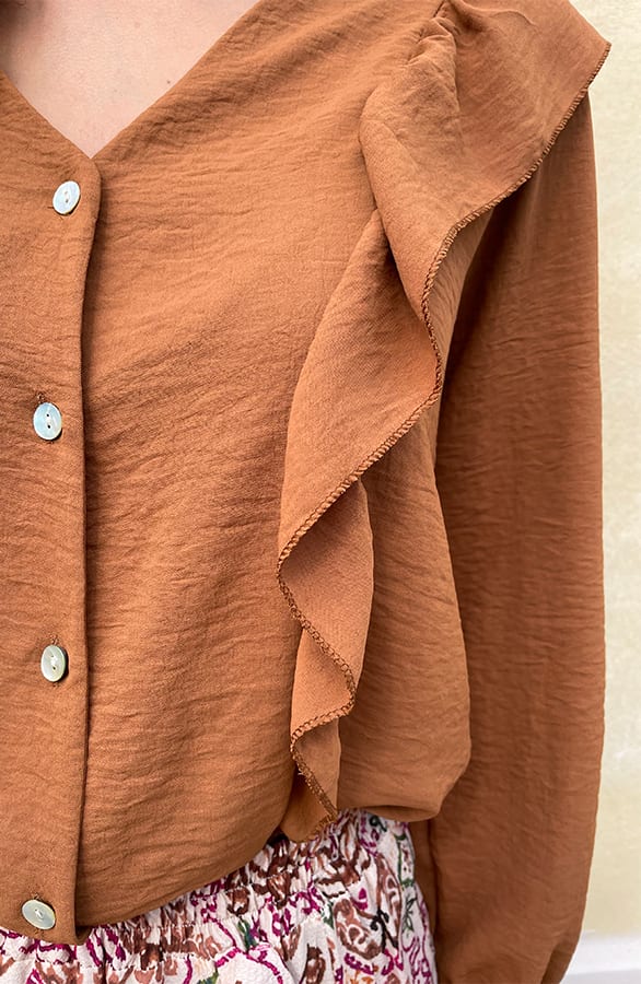 Ruffle V-hals Blouse Cognac – shoparchief, foto 5