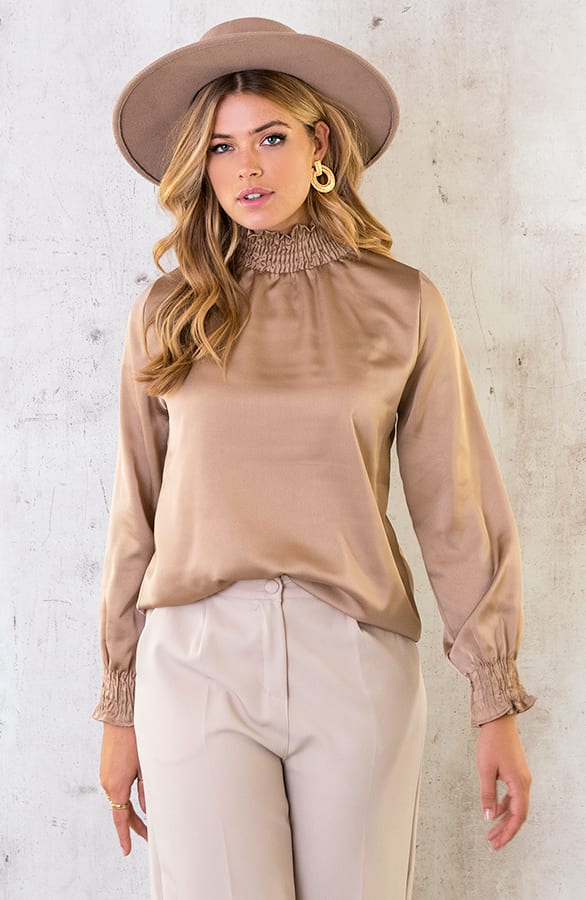 Satijnen Col Blouse Camel – shoparchief, foto 1