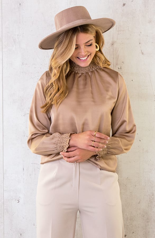 Satijnen Col Blouse Camel – shoparchief, foto 4
