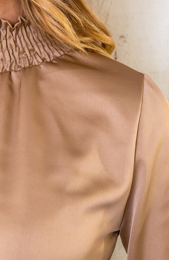 Satijnen Col Blouse Camel – shoparchief, foto 8