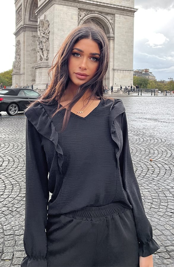 Basic V-hals Ruffle Blouse Zwart – shoparchief, foto 1