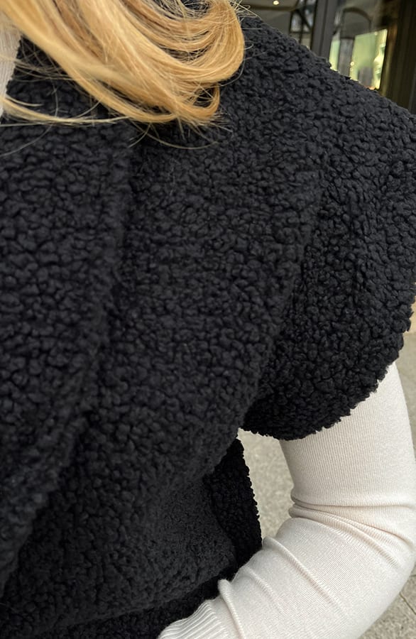 Teddy Gilet Met Schouderdetail Zwart – vesten, foto 12