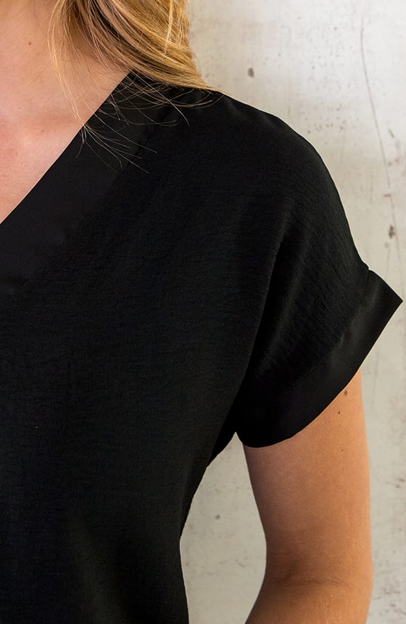 V-Hals Essential Top Zwart – shoparchief, foto 6
