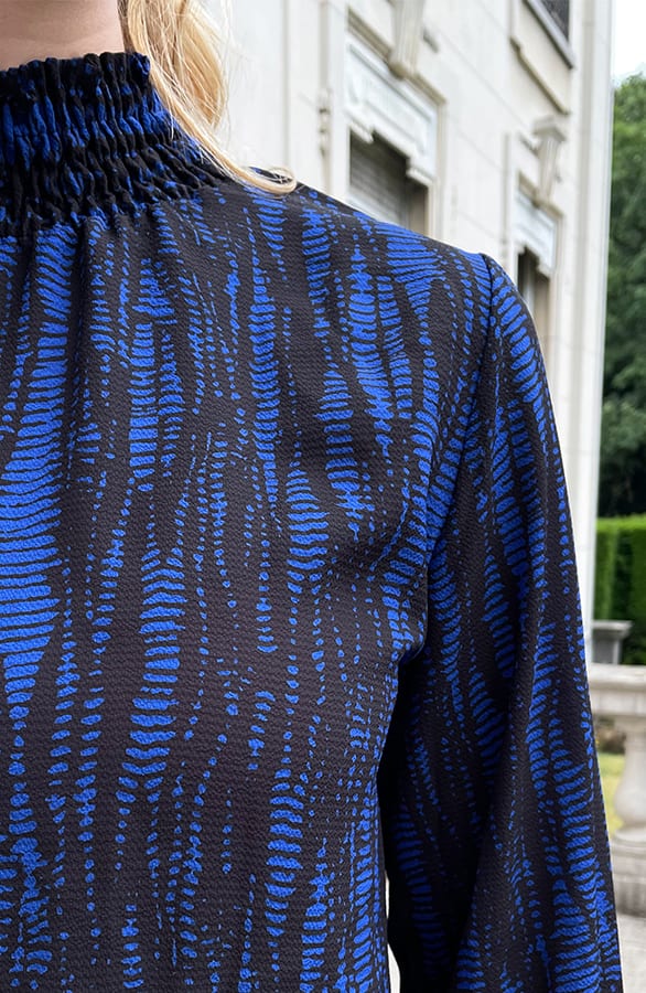 Col Blouse Print Deluxe Kobalt – shoparchief, foto 6