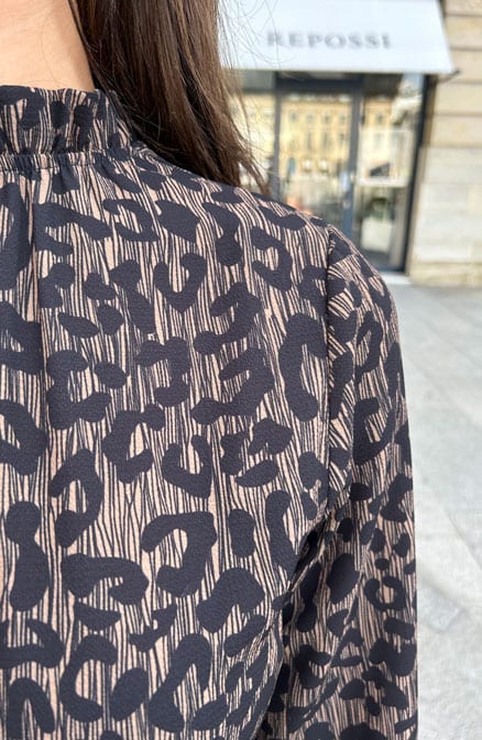 Leopard Ruffle Neck Jurk Camel – shoparchief, foto 4