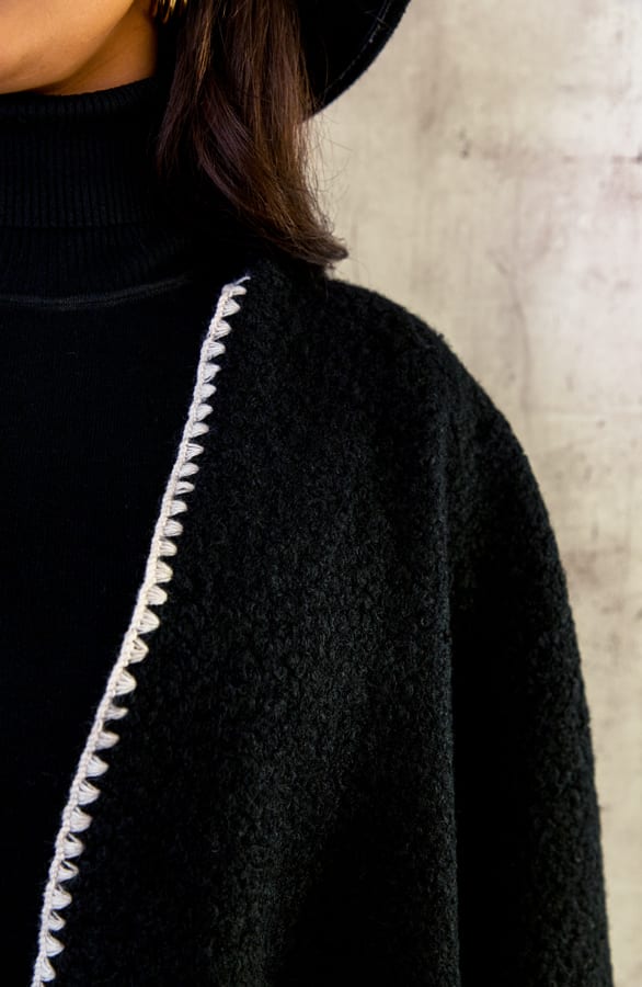 Bouclé Poncho Fringes Zwart – shoparchief, foto 7