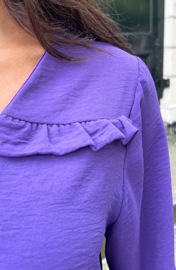 Ruffle Blouse Met Pofmouwen Dark Purple – blouses, foto 8