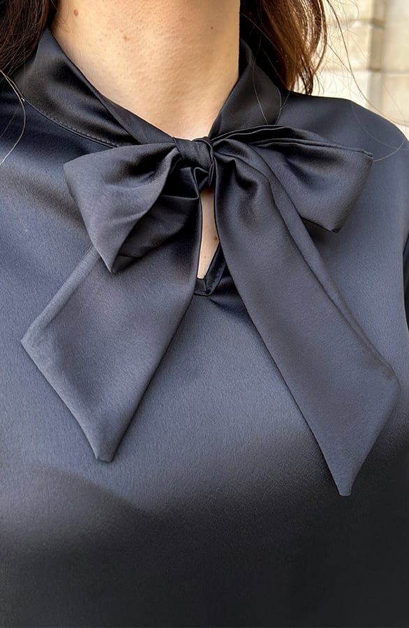 Satijnen Strik Blouse Zwart 2.0 – shoparchief, foto 7