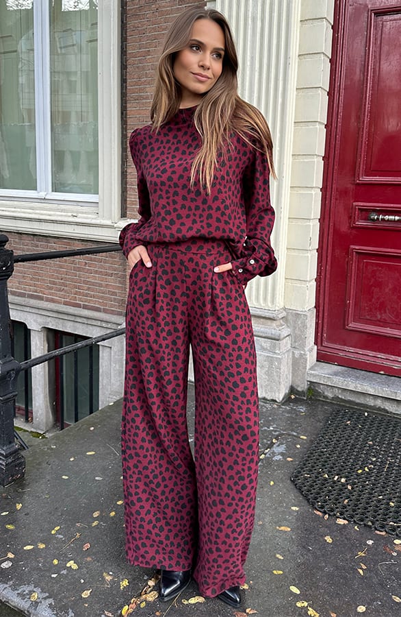 Mila Blouse Long Sleeve Cheetah Burgundy – shoparchief, foto 5