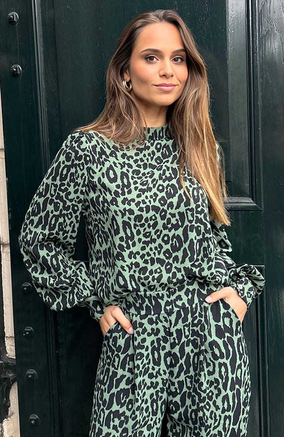 Mila Blouse Long Sleeve Leopard Army – shoparchief, foto 3