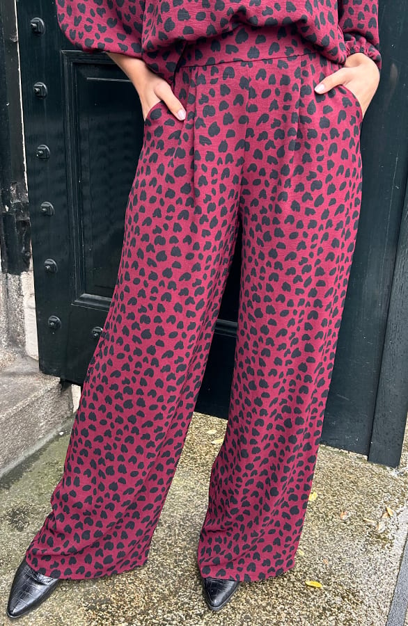 Mila Pantalon Cheetah Burgundy Regular – shoparchief, foto 1