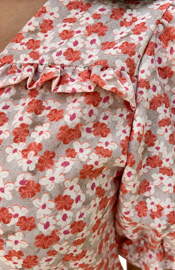 Ruffle Top Met Pofmouwen Flower Koraal – shoparchief, foto 5