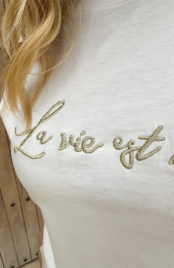 La Vie Est Belle Embroidery T-shirt Ecru – tops, foto 7