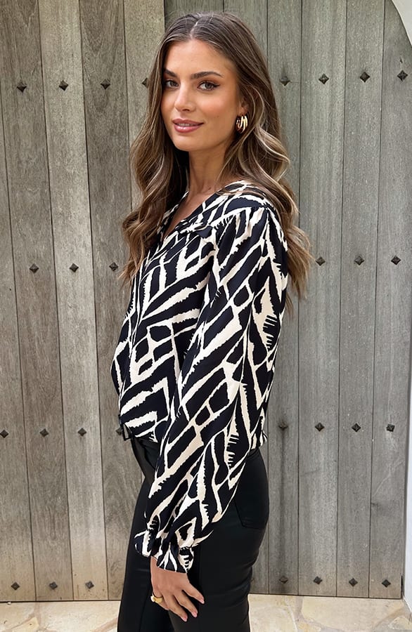 Ruffle Blouse Met Pofmouwen Print Zwart – shoparchief, foto 7