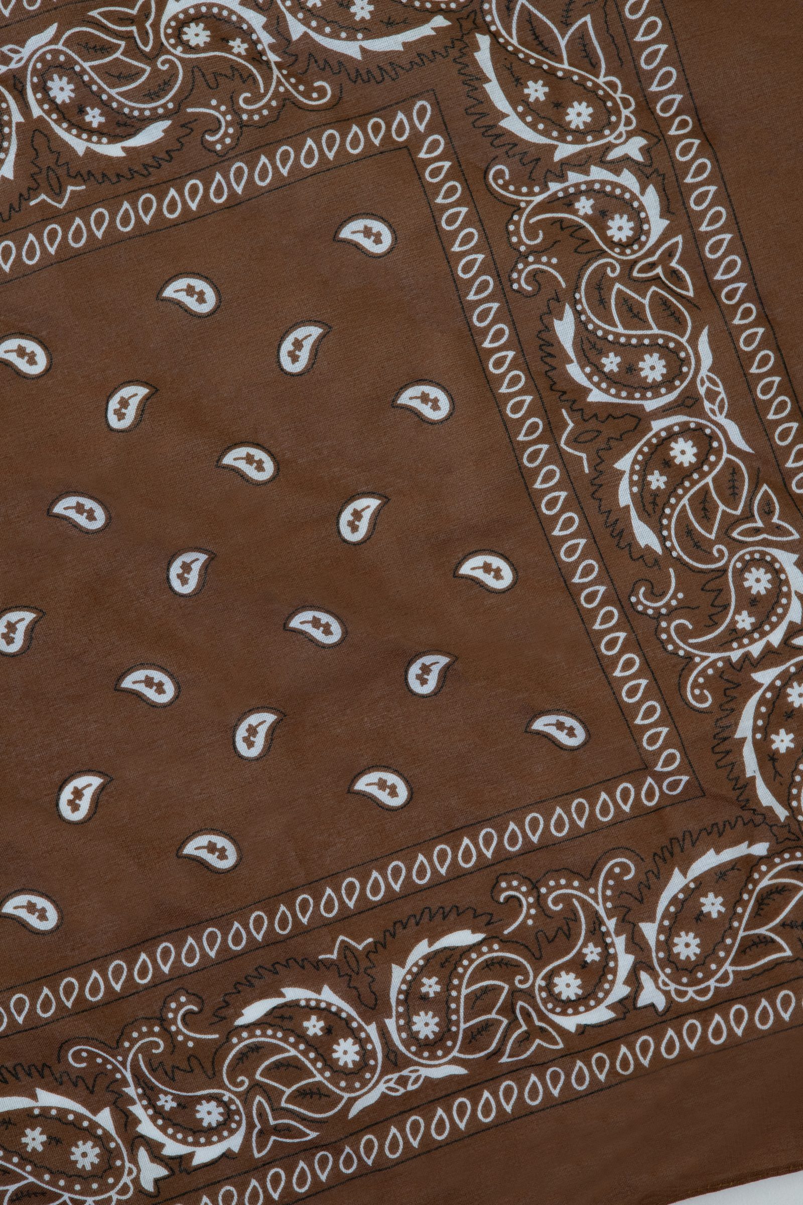 Classic Bandana Paisley Sjaal Choco – shoparchief, foto 3