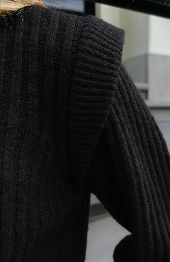 Knitted Shoulder Detail Trui Zwart – truien, foto 4