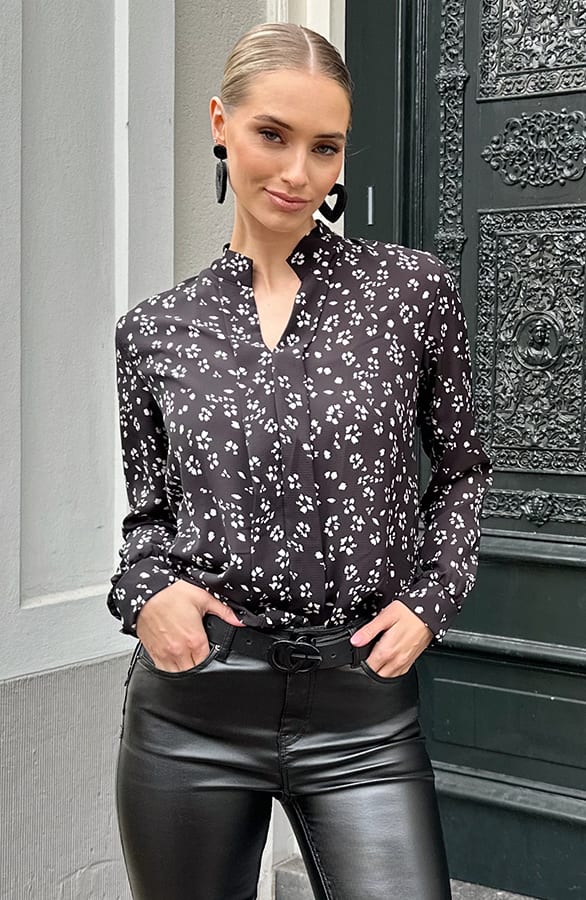 V-hals Bloemen Blouse Zwart Wit – blouses, foto 10