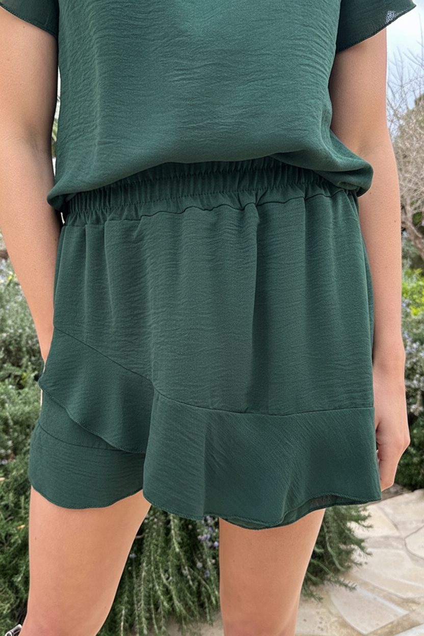 Liv Ruffle Skort Smaragd – shorts, foto 1