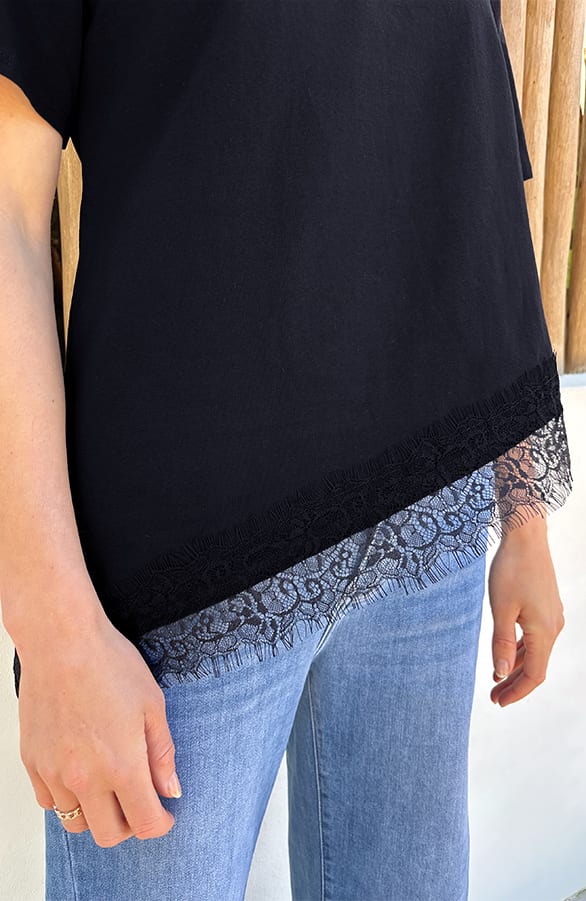 Asymmetrisches Lace T-Shirt Schwarz, Tops, Foto 4