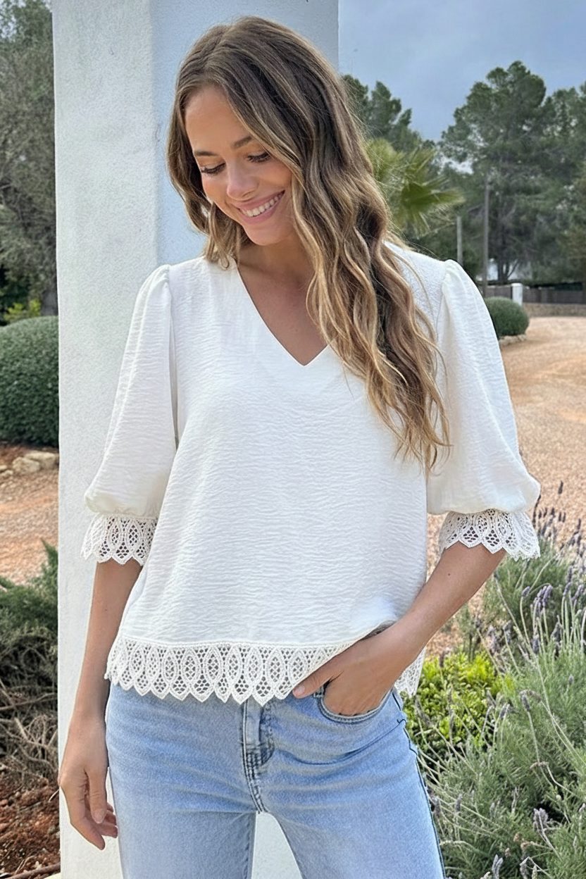 V-Hals Blouse Met Kantdetail En Pofmouwen Ecru – tops, foto 2