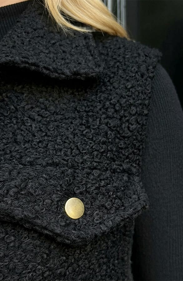 Boucle Gilet Met Knopen Zwart – vesten, foto 6