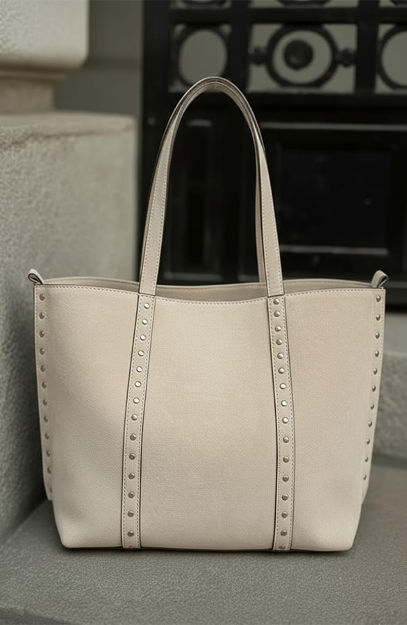 Suedine Shopper Tas Met Studs Beige – alle accessoires, foto 3