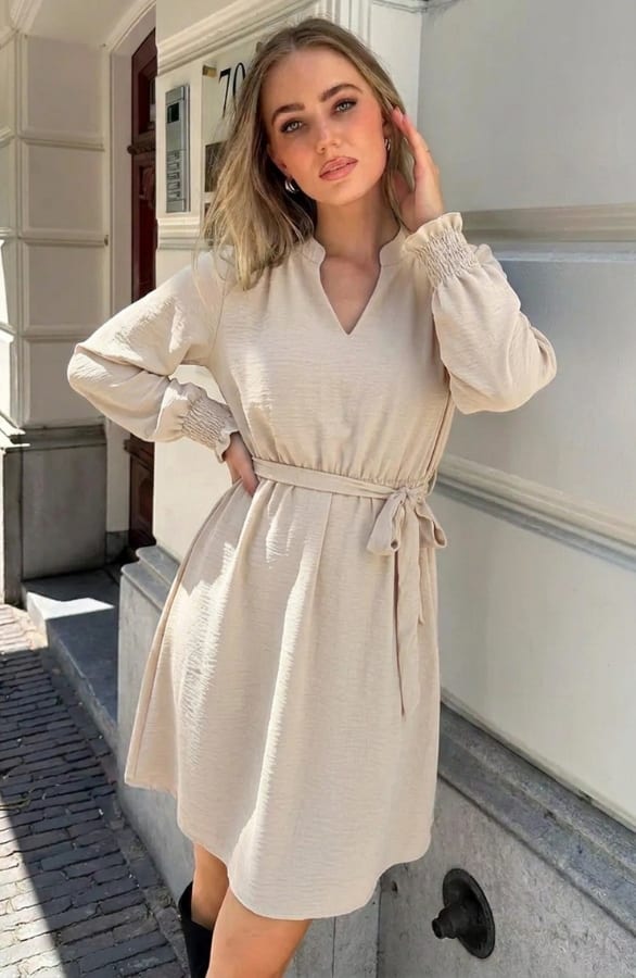 V-hals Smocked Jurk Beige