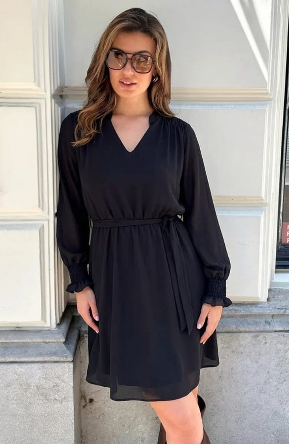 V-hals Smocked Jurk Zwart – jurken, foto 4