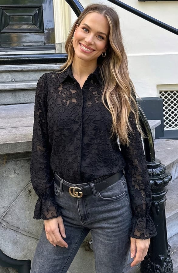 Lilly Floral Bluse Schwarz
€ 39,95