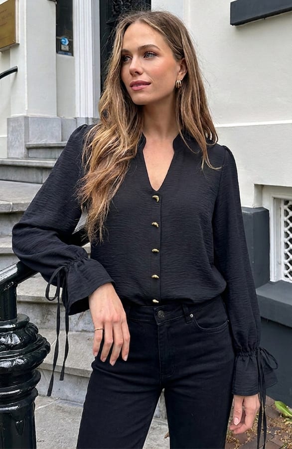 V-hals Ruffle Croissant Knopen Blouse Zwart